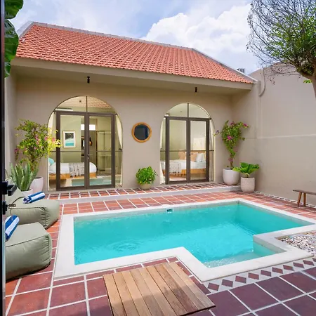Stylish Luxurious 2-Bedroom Villa Near Echo Beach